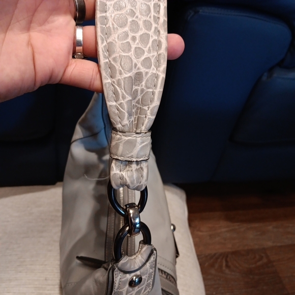 Coach Kristin White Gray Leather Snakeskin Detail Zipper Closure Shoulder Bag - Picture 3 of 9